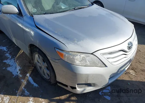 2010 Toyota Camry Le z USA, uszkodzony, nr VIN 4T1BF3EK8AU108830